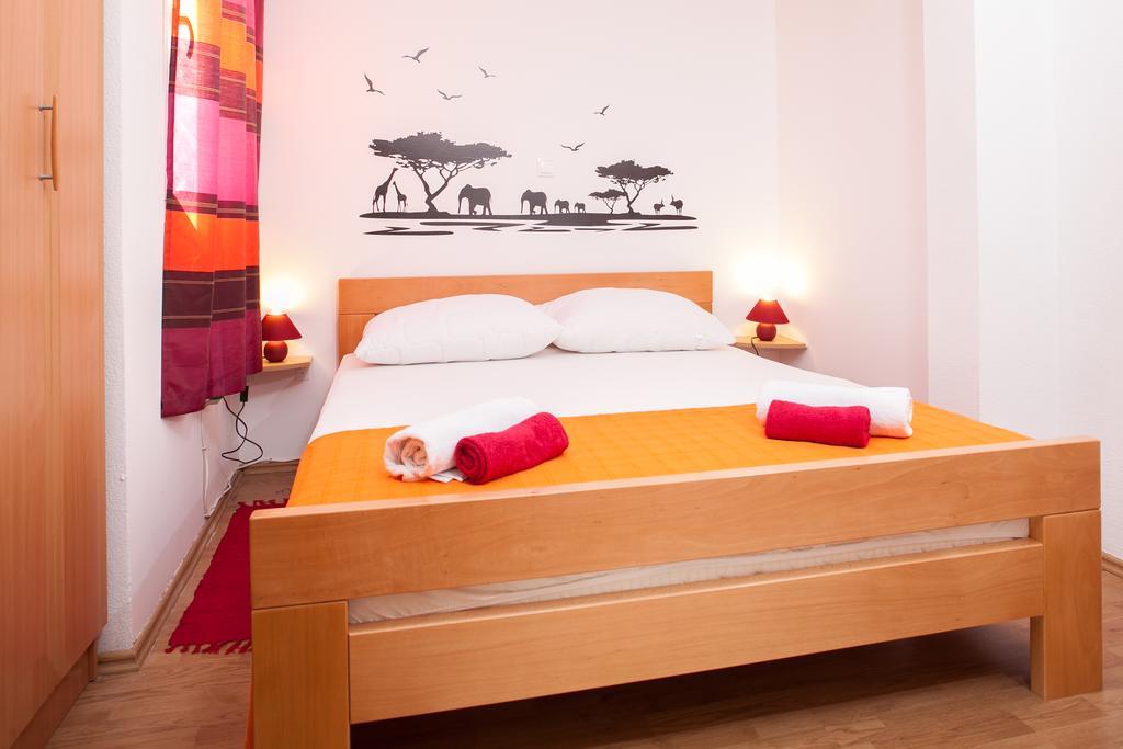 Apartments Fiona - Away From City Crowds ماكارسكا الغرفة الصورة