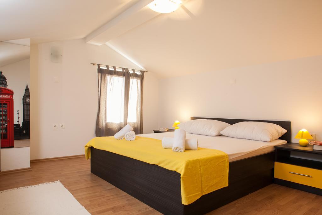 Apartments Fiona - Away From City Crowds ماكارسكا الغرفة الصورة