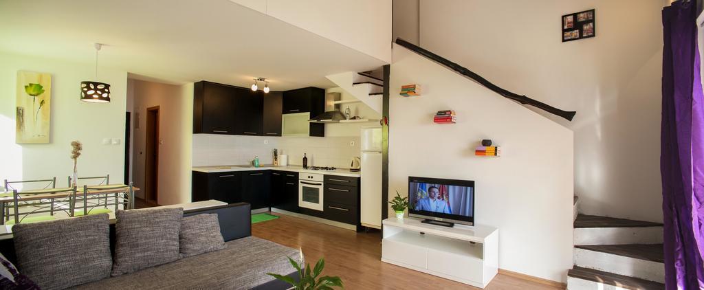 Apartments Fiona - Away From City Crowds ماكارسكا الغرفة الصورة