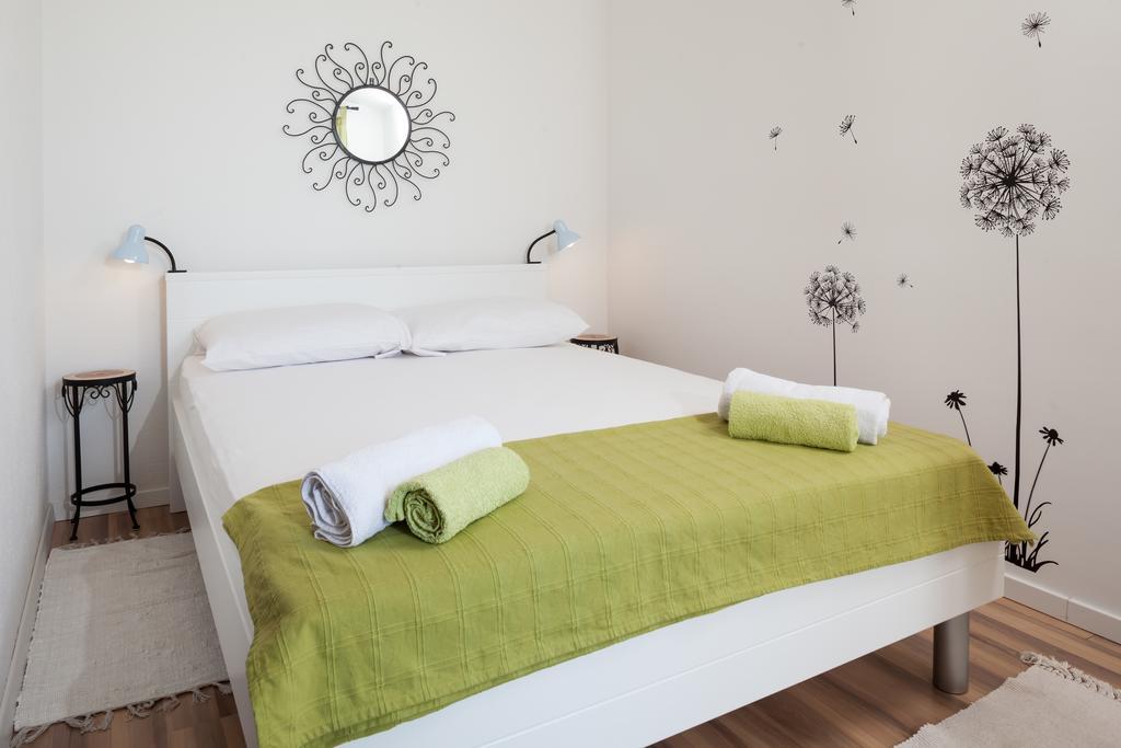 Apartments Fiona - Away From City Crowds ماكارسكا الغرفة الصورة